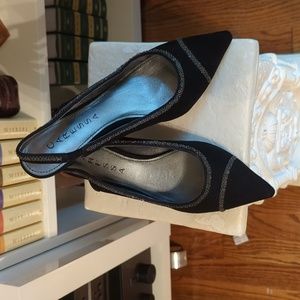 New NIB Caressa Evangelina Suede Slingback Shoes Size 8.5